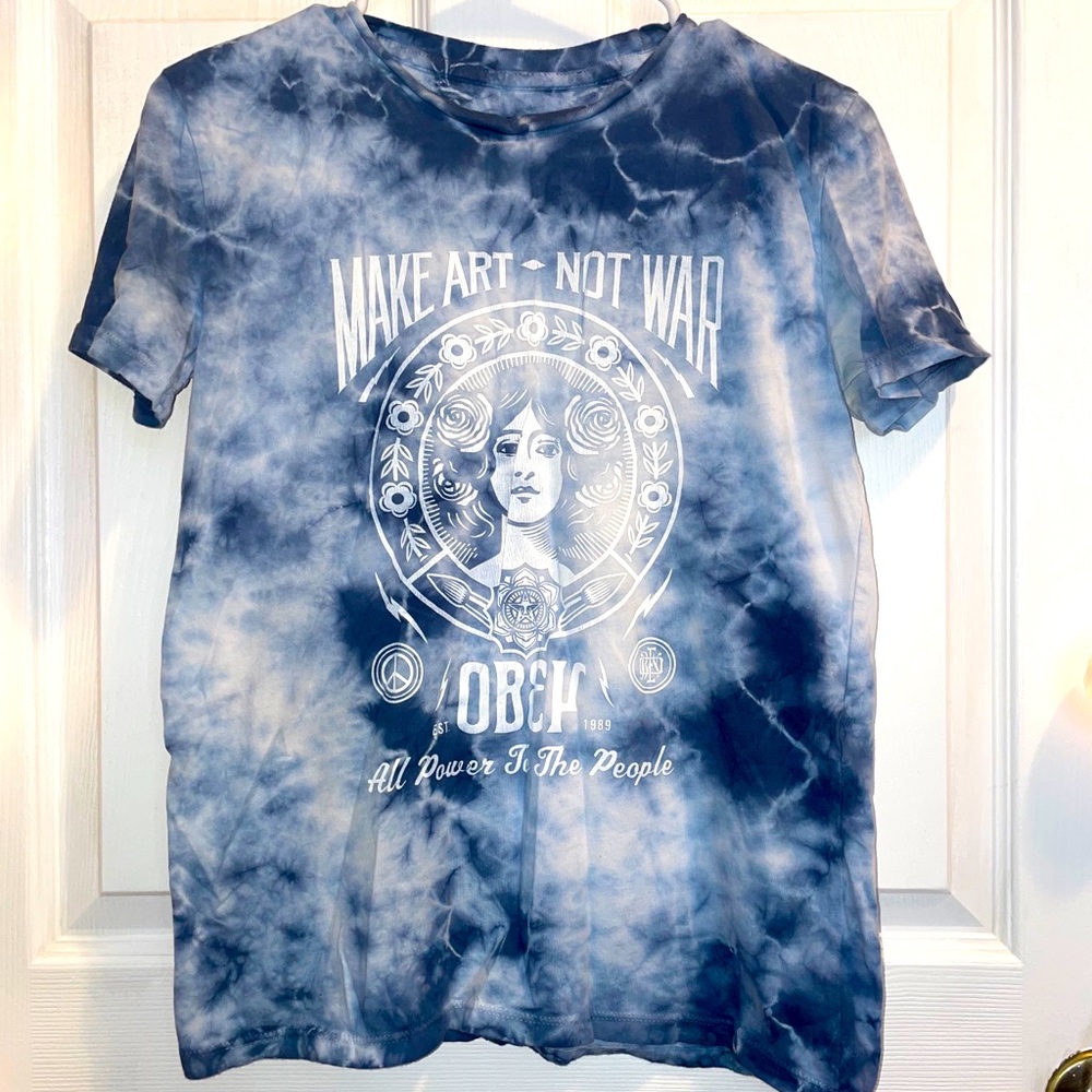 Obey tee